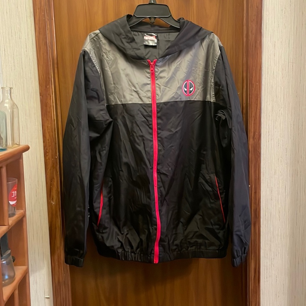 Men's MARVEL black and gray wind breaker jacket L